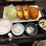 とんかつ多酒多彩 地蔵 - メンチカツとロースカツ御膳（カニクリームコロッケ単品追加）。