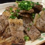 てぃんがーら - 豚バラ肉の黒コショウ炒め