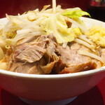 ラーメン二郎 - ラーメン半分＋ニンニク多め＋うずらＳＫ