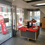 西川屋 - 店内は広々として、ゆっくり買い物ができますよ。