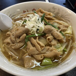 Yoshinari Shiyokudou - モツラーメン750円