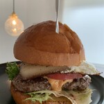 KARIYADO CAFE - 自家製ベーコンのベーコンエッグバーガー。