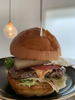 KARIYADO CAFE - 수제 베이컨 베이컨 에그 버거.