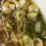 青竹手打ち らーめん 弐現 - ざく切りネギの食感が良い