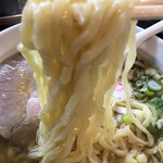 青竹手打ち らーめん 弐現 - ちょっと太くになった感じの麺
