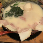 泡家系ラーメン酒場 Shinzan - チャーシュー麺(塩)＋味玉