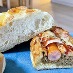 Lyon 小麦館 - チーズ塩パン、チョリソーカレー 断面