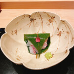 にい留 - 鯛のお造り、桜餅風