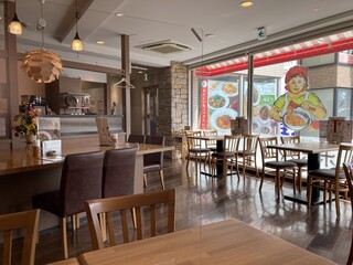 ポポラマーマ - 穏やかな陽光差す店内は、嵐の前の〜とかかな?