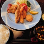 赤坂 津つ井 - 週替りのミックスフライ定食