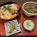 サガミ - かつ丼とかけそばのセットです。（2022年3月）