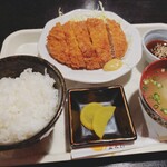 博多一番どり居食家あらい - 料理写真:とんかつ定食880円