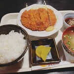 博多一番どり居食家あらい - とんかつ定食880円