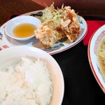 らーめん 紫龍 - 2022年3月　大きな唐揚げとご飯