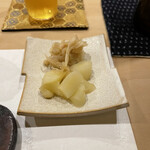 鮨 やすみつ - ガリ