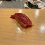 鮨 やすみつ - 千葉県勝浦産の鮪　漬け赤身