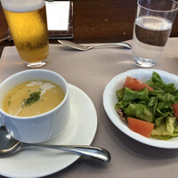 厳選洋食さくらい - ニンジンのポタージュスープとサラダ