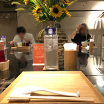 Japanese Ramen Noodle Lab Q - わくわくの待ち時間