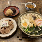 力餅 - 鍋焼きうどん　赤飯　おはぎ