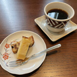 居酒屋 月野郎 - 食後のホットコーヒーとパウンドケーキ
