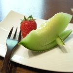 時の宿 すみれ - （朝食）メロンとイチゴ