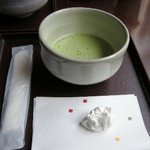 時の宿 すみれ - ウエルカムドリンクは抹茶