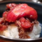 銀座焼肉 にく﨑 - 垂れロースのオンザライス