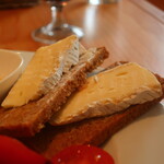 Bergfeld - プンパニッケルにブリーチーズ