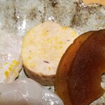 馳走 啐啄一十  - ⑨鮟肝(北海道余市産、5日寝かせ)とスライス奈良漬け
      産卵期は春～初夏、旬は秋～春で特に晩冬が◎
      鮟肝は軟らかく煮られ、舌の上でクリーミーにトロけます