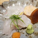 馳走 啐啄一十  - ⑥虎河豚(山口県上関産、5日寝かせ)
      ⑦炭火炙り鮃(山口県岩国産、3日寝かせ)
      ⑧炭火炙り鮃の縁側(山口県岩国産、3日寝かせ)
      ⑨鮟肝(北海道余市産、5日寝かせ)とスライス奈良漬け