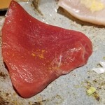 馳走 啐啄一十  - ⑬本鮪赤身(青森県大間産、山幸、初せり、120kg、16日熟成)
      日本近海の本鮪の産卵期は春～夏、旬は初秋～冬
      日本近海本鮪特有の薫り、微かな酸味と華やかな旨みを感じました