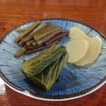 手打ち大石田そば　きよ - たっぷりの漬物で満腹