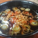 手打ち大石田そば　きよ - 鳥つけ汁、天カスと一味で味変。