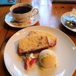 Cafe 4分休符 - 料理写真:4分休符オリジナルブレンドと桜のパウンドケーキ