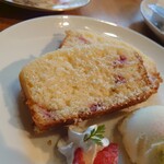 Cafe 4分休符 - 桜のパウンドケーキ