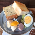 ヴェーレン カフェ - モーニングサービスはドリンクに無料で付いてくる