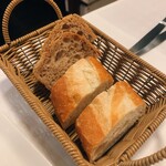 ル・マルカッサン - 自家製バケットと胡桃のパン　これで一人前