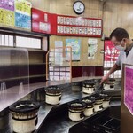 伊勢屋本店 - カウンター席