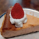 ユノカフェ - 料理写真:いちごチーズケーキ