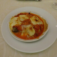 キハチ 名古屋JRセントラルタワーズ店 - 海の幸と根菜のラクレットチーズのトマトグラタン