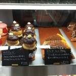 まるよ菓子店 - フランス菓子（生菓子の上段）