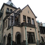 Akasaka Purinsu Kurashikkuhausu - 美しいチューダー様式の建物