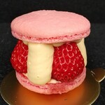 まるよ菓子店 - 苺のマカロン  550円