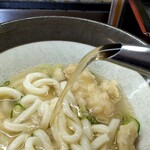 牧のうどん - 途中でスメ（スープ）足し