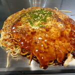 Okonomiyaki Teppanyaki Soriya - 「肉玉そば」（880円）