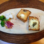 Michi No Eki Uddhi Kyouhoku - 頂いた無花果と胡桃の食パン一つには チーズと 蕗の薹味噌 ブルスケッタ風(*^-^*)