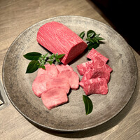 USHIGORO S. SHINJUKU - タン、ハラミ、サーロイン