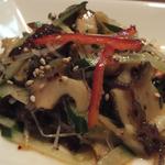 福建家庭料理 旬の香 - 「さざえの彩り野菜和え」：ちょっぴりごま油を効かせた甘酢味だから
      サッパリとした中にもコク♪
      