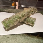 天ぷら うらかみ - アスパラ　太くてとても柔らかい