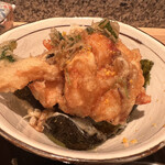 天ぷら うらかみ - お茶碗に小ぶりの天丼